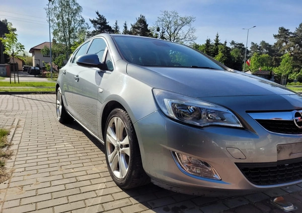 Opel Astra cena 22900 przebieg: 157000, rok produkcji 2011 z Włocławek małe 121